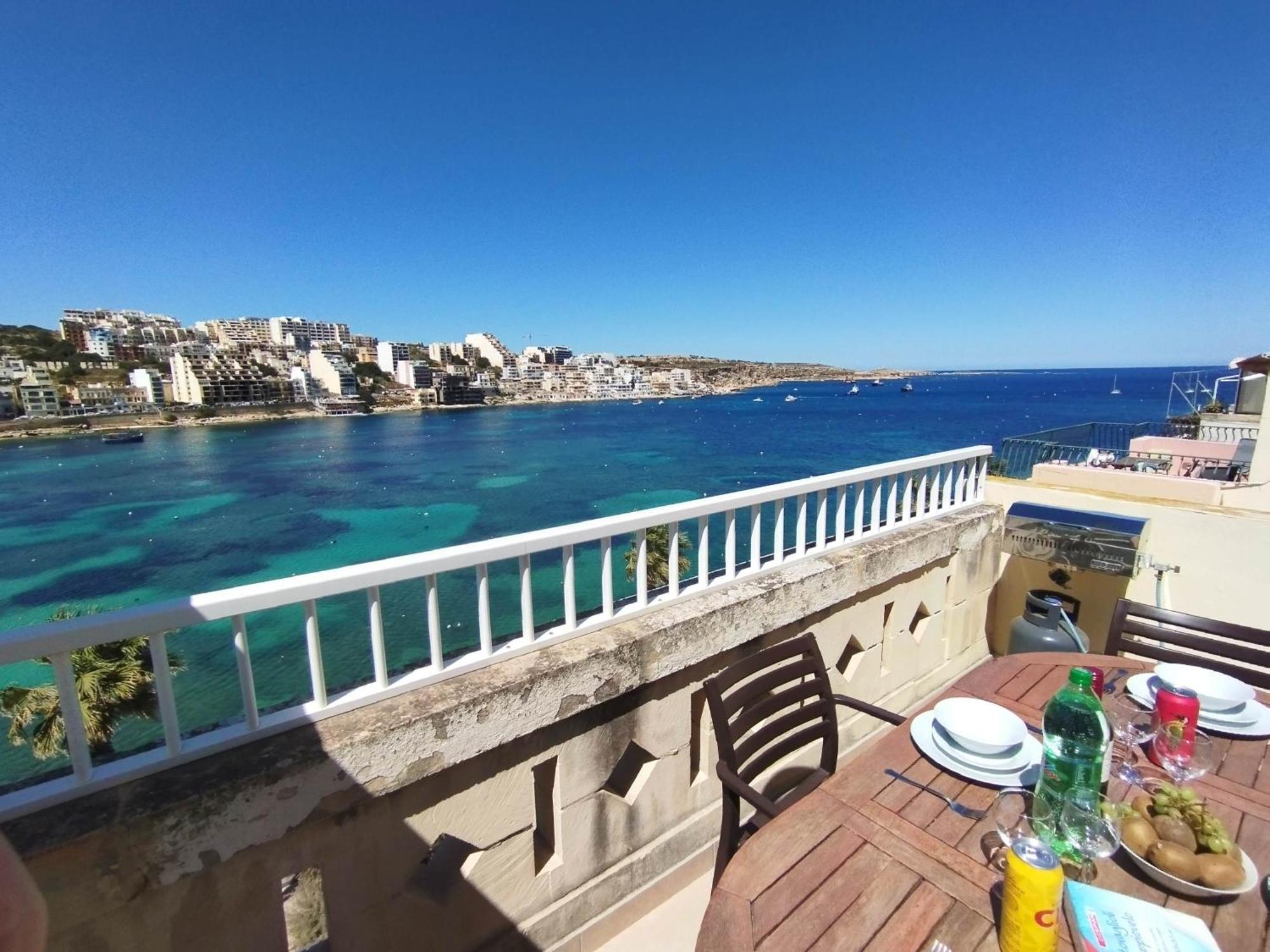 Апартаменты Blue Harbour Seafront Penthouse With Large Terrace With Panoramic Sea Views - By Getawaysmalta Сент-Полс-Бей Экстерьер фото